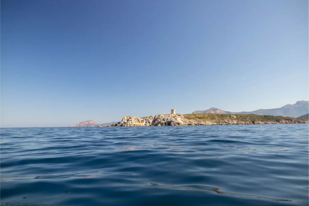 Vue sur la tour génoise de Cargese en Corse